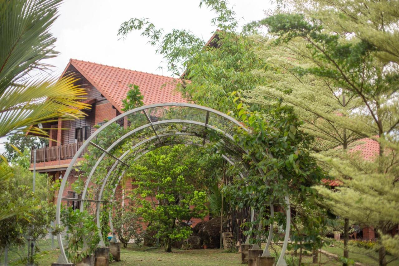 Red House The Garden Stay In Bukit Tinggi By Play 文冬 外观 照片
